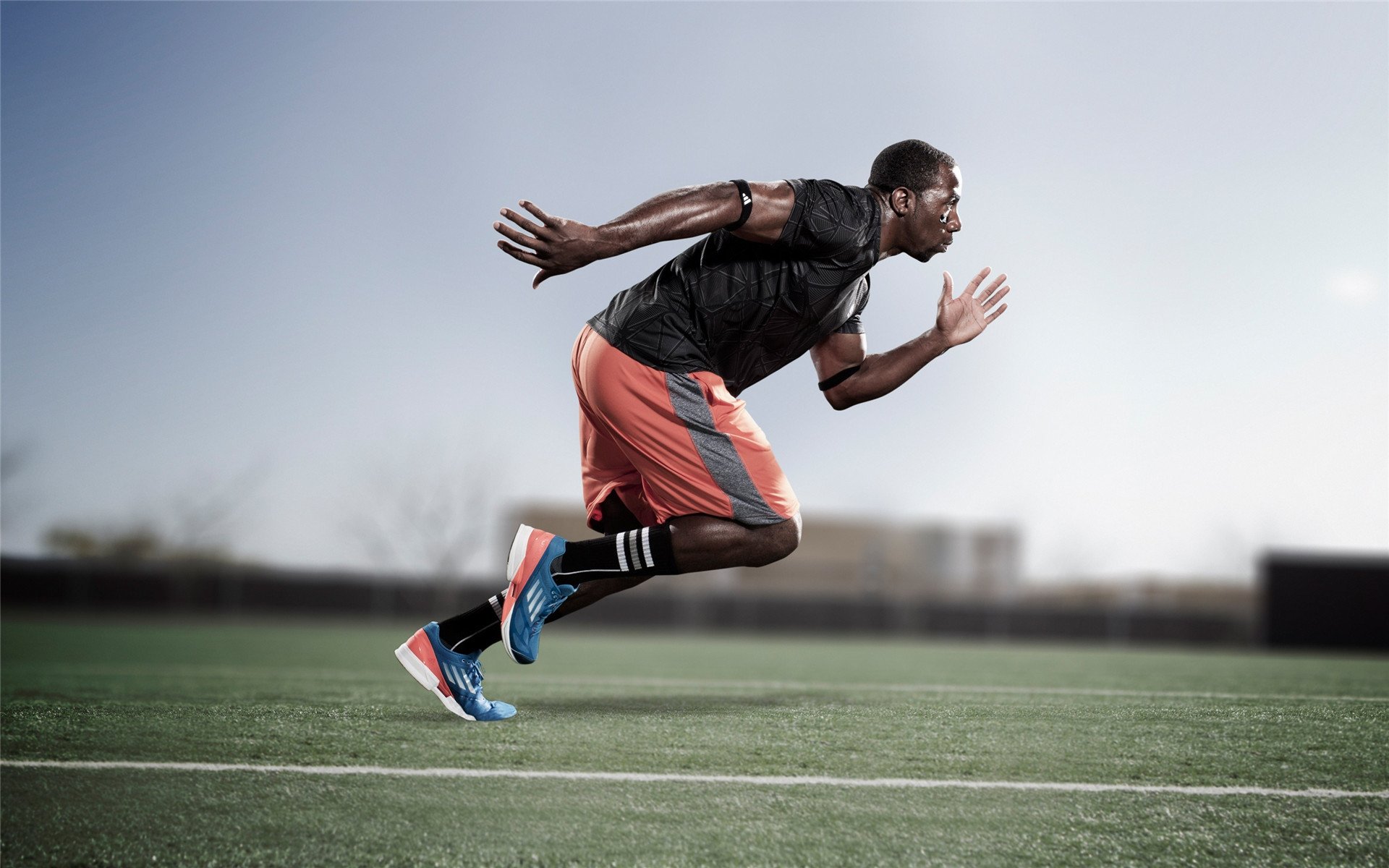 北伦敦双星闪耀欧洲，阿森纳完胜丹麦劲旅，凯恩刷新纪录书写传奇